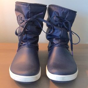 Crocs womens winter snow boots. Navy blue, size 6. Like new!